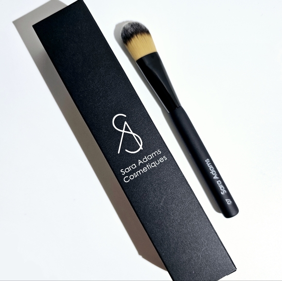 Sara Adams Cosmetiques Pro Flat Foundation Brush #07 - Picture 2 of 7